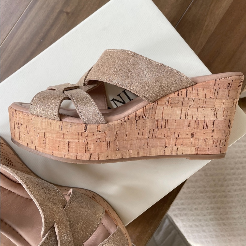 Cordani wedges size 9 (40)